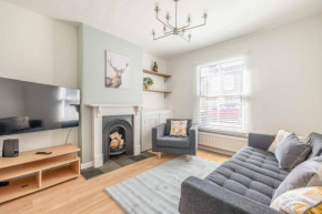 COSY HOME CENTRAL WINDSOR and WALKABLE TO ALL SIGHTS